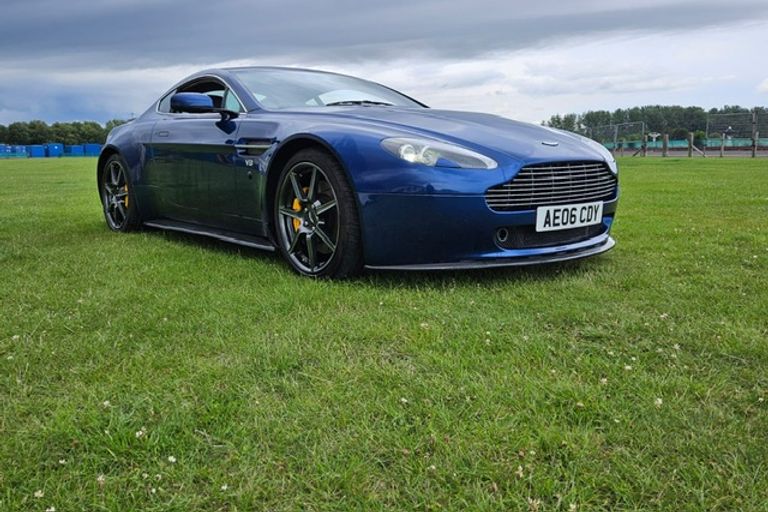 ASTON MARTIN VANTAGE