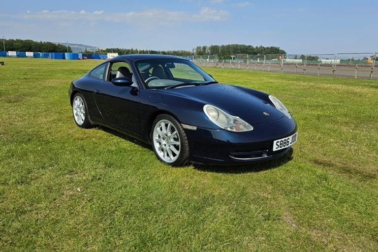 PORSCHE 911 CARRERA 4