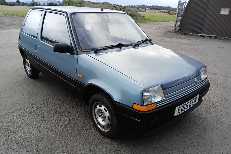 RENAULT R5