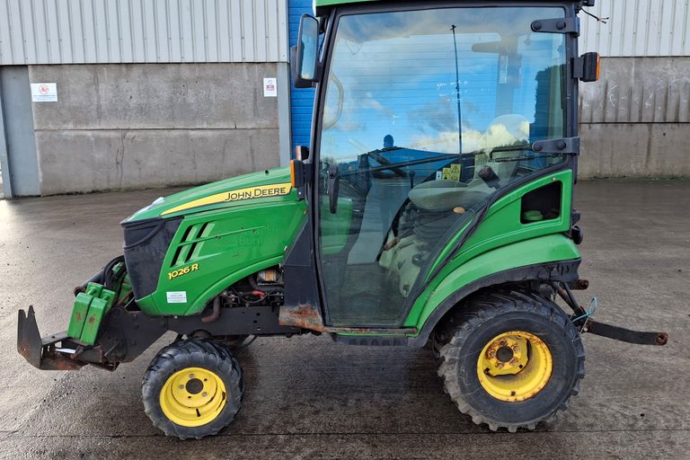 JOHN DEERE 1026R