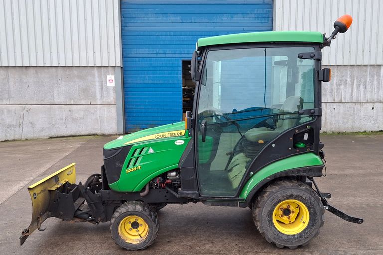 JOHN DEERE 1026R
