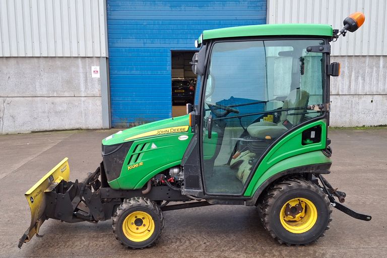 JOHN DEERE 1026R
