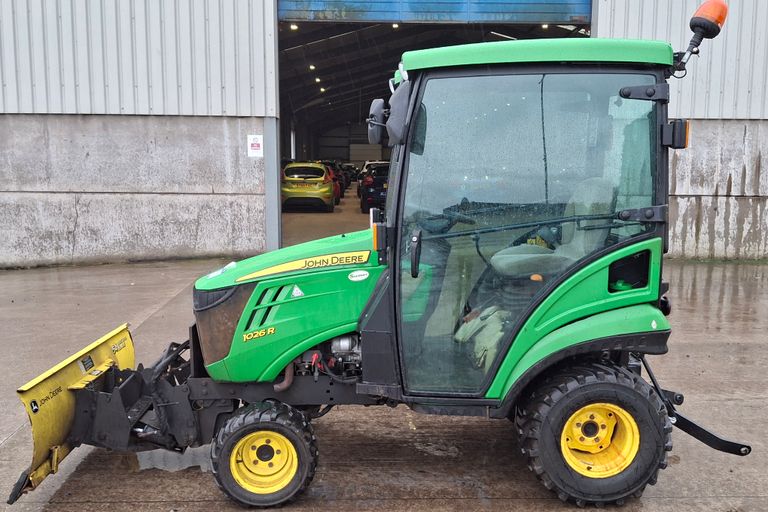 JOHN DEERE 1026R
