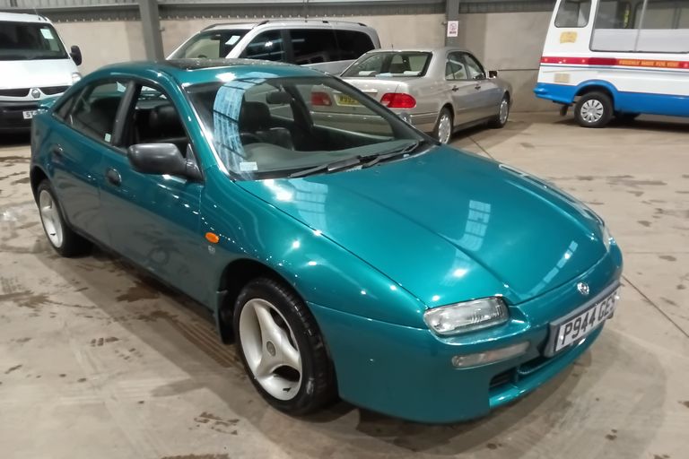 MAZDA 323