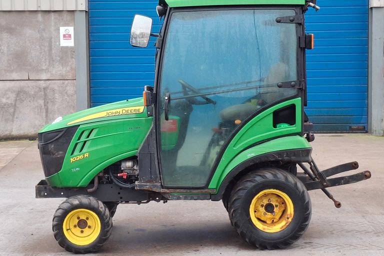 JOHN DEERE 1026R
