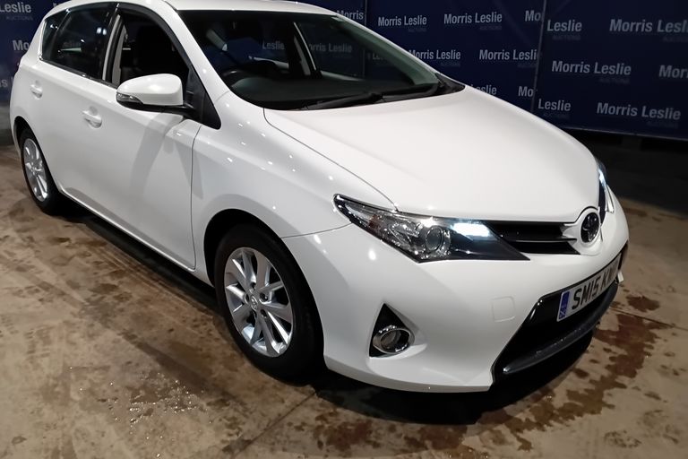 TOYOTA AURIS