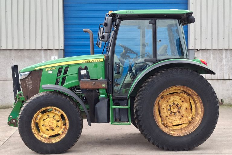 JOHN DEERE 5100M