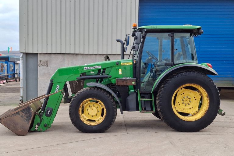 JOHN DEERE 5100M
