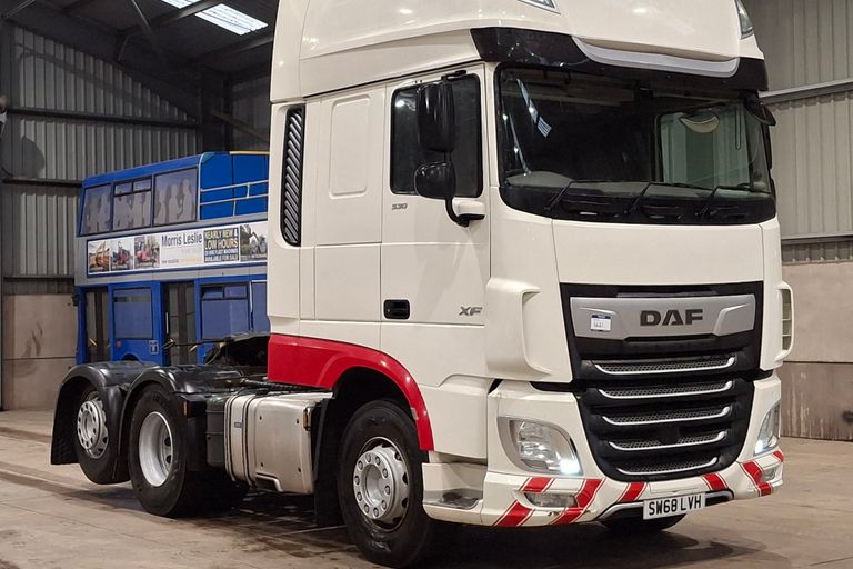 DAF TRUCKS XF 6x2 Rear Tag with Tipping Gear 