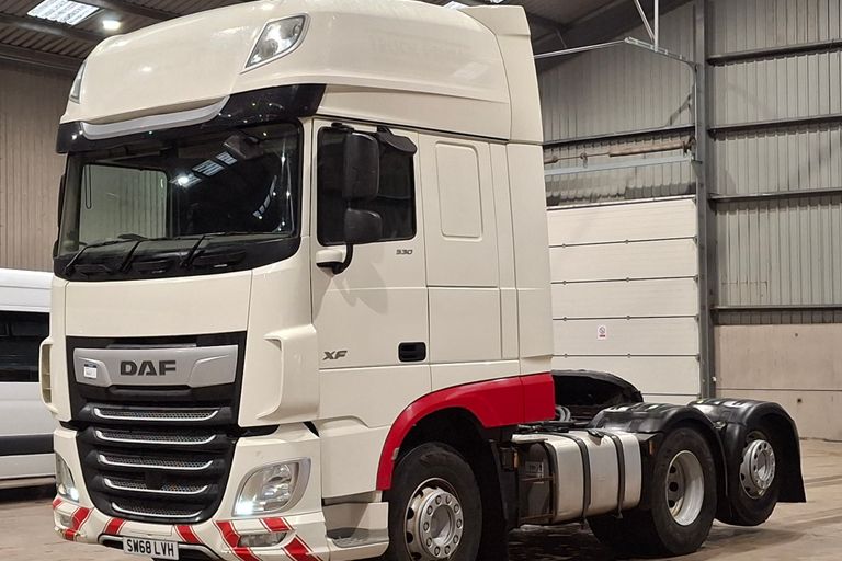 DAF TRUCKS XF 6x2 Rear Tag with Tipping Gear 