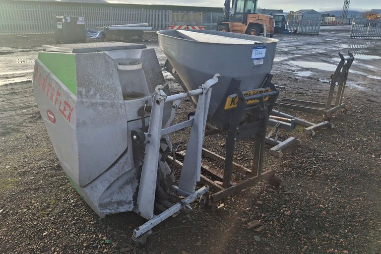 1 HOOVER, 1 SPREADER ATTACHMENT 