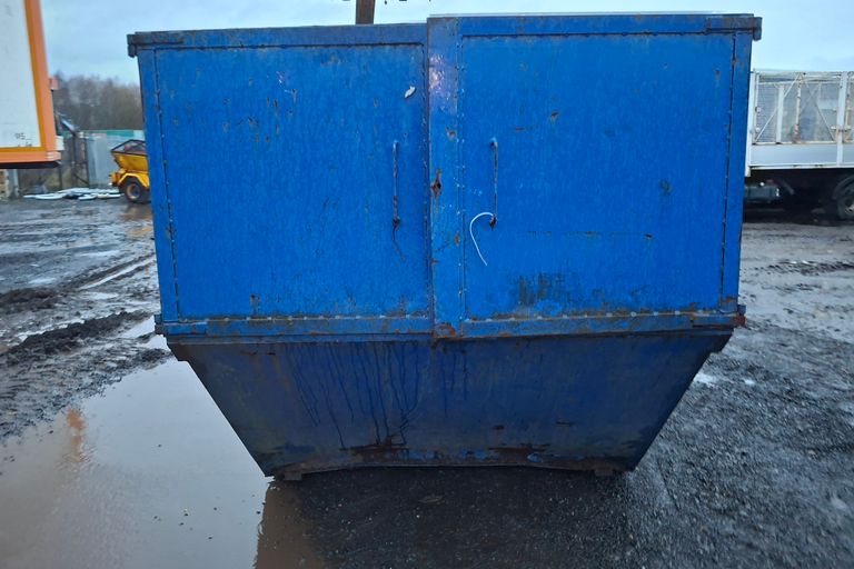 BUILDERS SKIP BUILDERS SKIP