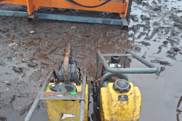 2X WACKER PLATES - PARTS MISSING 