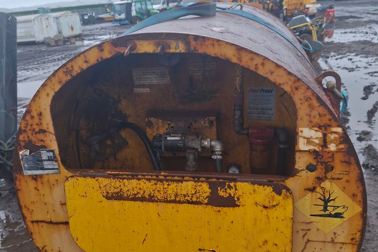 1000L FUEL BOWSER AND PUMP 