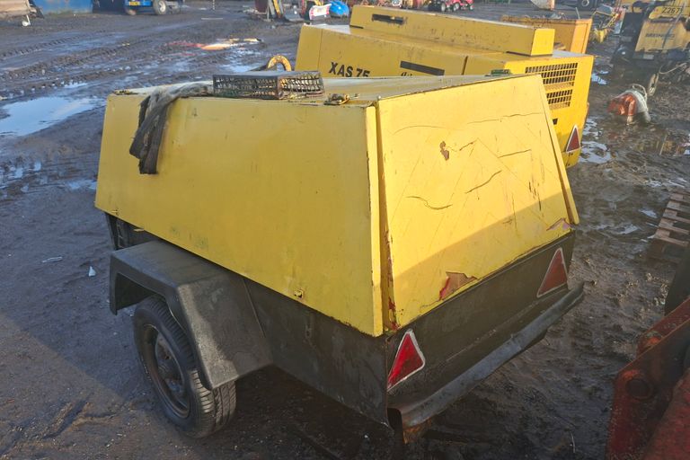 COMPAIR 60 ROAD TOW COMPRESSOR 