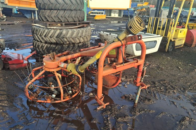 HAYBOB 300 COMPLETE WITH GATES 