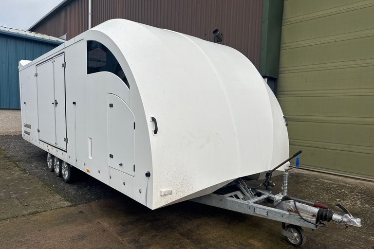 BRIAN JAMES B T 6 TRI AXLE RACE SHUTTLE