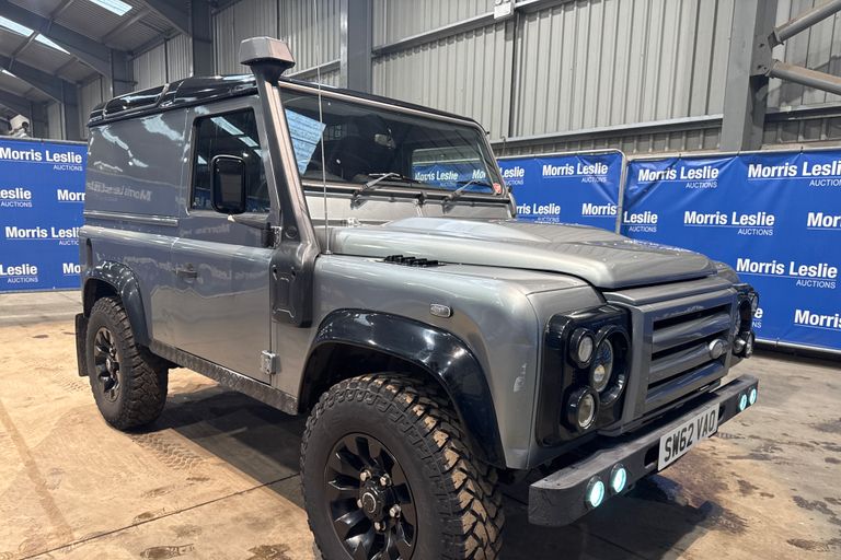 LAND ROVER DEFENDER