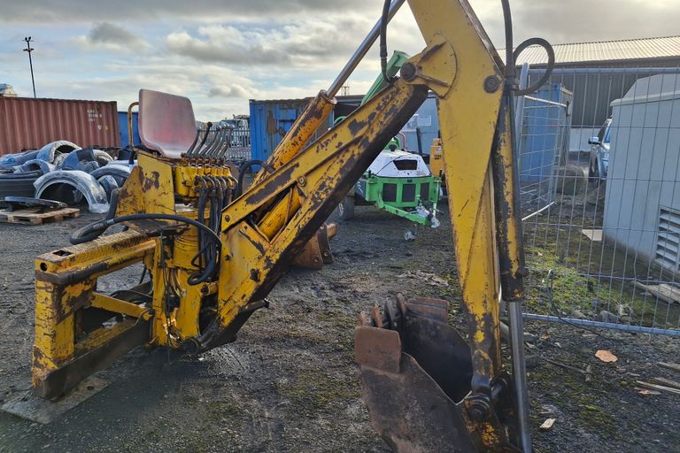 3 POINT LINK BACK HOE 