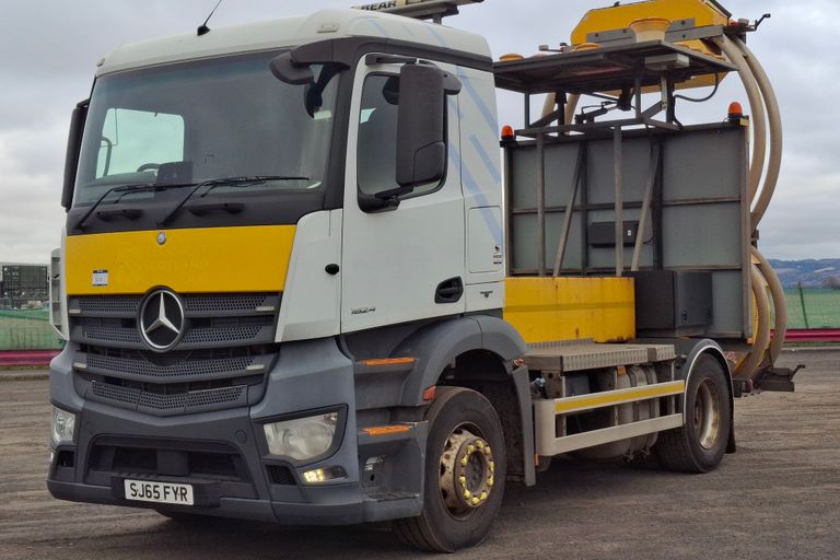 MERCEDES-BENZ ANTOS (1)