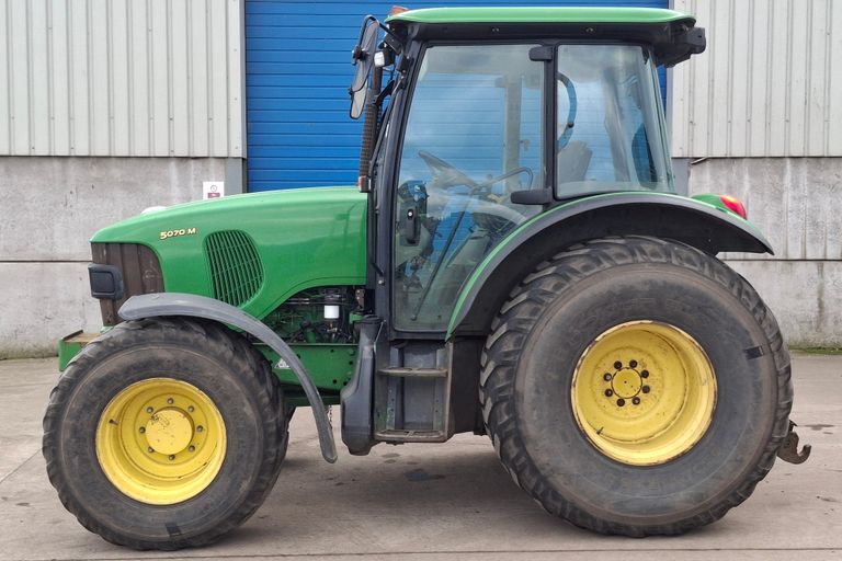 JOHN DEERE 5070M