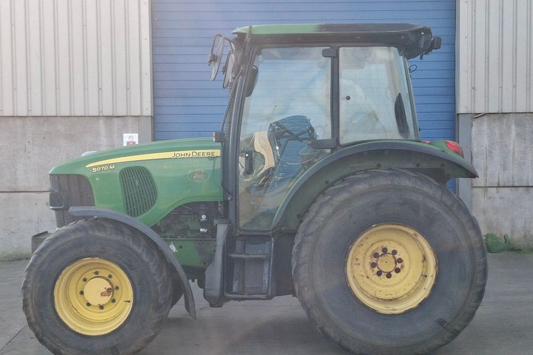 JOHN DEERE 5070M