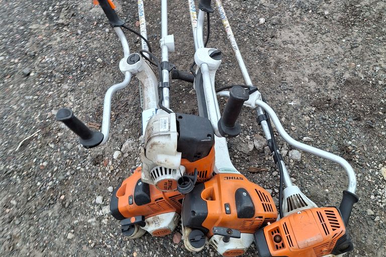 4X STIHL STRIMMERS 