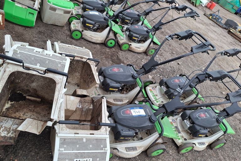 4x ETESIA MOWERS AND BOXES 