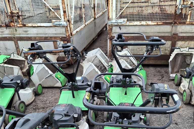 4x ETESIA MOWERS AND BOXES 