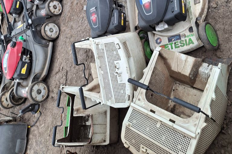 4x ETESIA MOWERS AND BOXES 